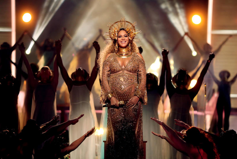 Stevie Nicks, Michael Jackson, Lady Gaga, Axl Rose, David Bowie, Britney Spears, Elvis Presley, The Jackson 5, Spice Girls, Katy Perry, MC Hammer, Red Hot Chili Peppers, Miley Cyrus, Deadmau5