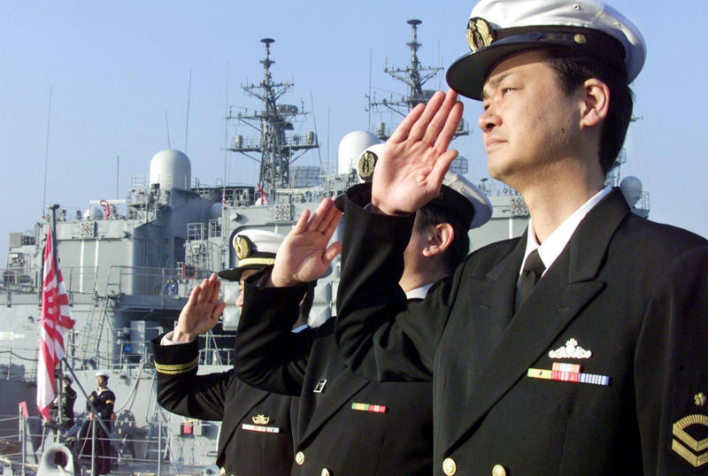 Origins of the military salute, Medieval greeting, Show of respect, Hats off!, Clenched fists on the High Seas, A display of respect, Acknowledging the Head of State, The American way, Uniform salute, Different rendering, Hitler's salute, Saluting and bowing, The greatest honor, Veterans' salute