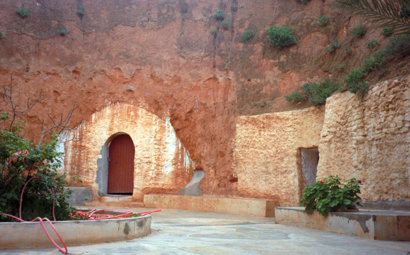Matmata, Tunisia Cappadocia, Turkey, Matmata, Tunisia, Petra, Jordan, Coober Pedy, Australia, Matera, Italy, Naours, France