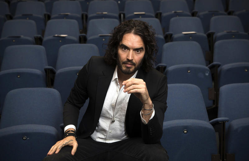 Jessica Simpson, Lucy Hale, Chrissy Teigen, Patricia Heaton, Megan Fox, Kim Kardashian, Jim Carrey, Blake Lively, Katy Perry, Natalie Portman, Tyra Banks, Joe Manganiello, Eva Mendes, Kelly Osbourne, Russell Brand, Calvin Harris, Shania Twain, Tyler The Creator, Daniel Radcliffe, Bradley Cooper, James Franco, Kim Catrall, Eric Clapton, Colin Farrell, Jennifer Hudson, Gerard Butler, Kristin Davis, Tobey Maguire, Jada Pinkett-Smith, Ewan Mcgregor, Christina Ricci, Chris Martin, Leona Lewis