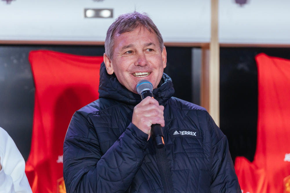 4. Bryan Robson 15. Gary Neville, 14. Juan Mata, 12. Duncan Edwards, 11. Nemanja Vidic, 10. Denis Law, 8. Bryan Robson, 7. Wayne Rooney, 6. George Best, 4. Eric Cantona, 3. Ryan Giggs, 2. Paul Scholes