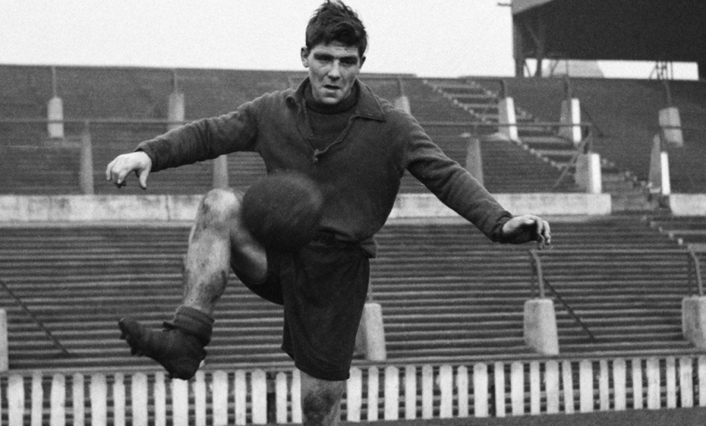 12. Duncan Edwards 15. Gary Neville, 14. Juan Mata, 12. Duncan Edwards, 11. Nemanja Vidic, 10. Denis Law, 8. Bryan Robson, 7. Wayne Rooney, 6. George Best, 4. Eric Cantona, 3. Ryan Giggs, 2. Paul Scholes