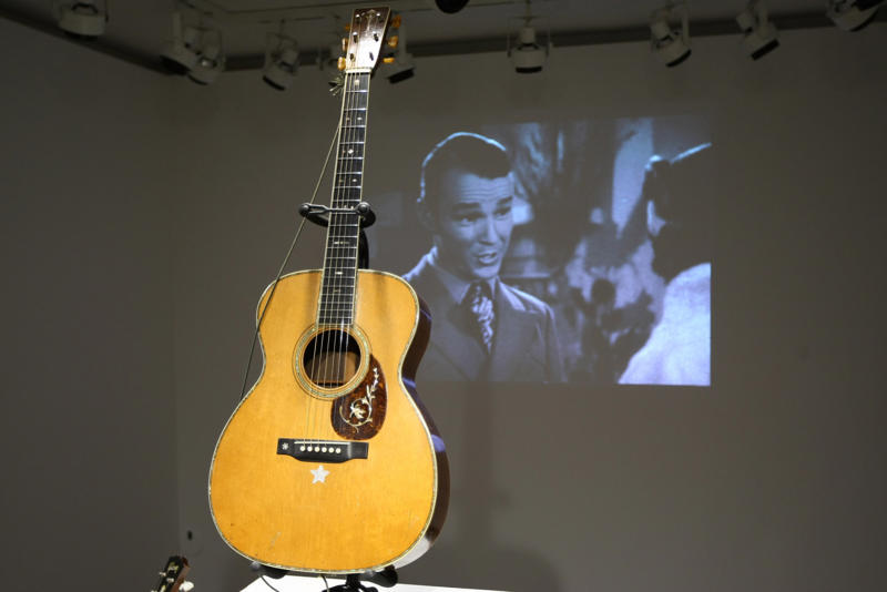 Martin 1930 OM-45 Deluxe (Roy Rogers) – US$554,500 Martin 1930 OM-45 Deluxe (Roy Rogers) – US4,500, Fender 1965 Stratocaster (Jimi Hendrix) – US0,000, Rex Acoustic (Paul McCartney) – US5,000, Rickenbacker 1962 425 (George Harrison) – US7,000, Gibson 1964 ES-335 TDC (Eric Clapton) – US7,500, Fender 'Blackie' Stratocaster (Eric Clapton) – US9,500, Gibson 1959 Les Paul Standard (Keith Richards) – US million, Gibson 1957 Les Paul (Duane Allman) – US.25 million, Martin 1942 D-18 (Elvis Presley) – US.32 million, Fender 1954 Stratocaster (David Gilmour) – US.815 million, Gibson 1962 J-160E (John Lennon) – US.41 million, Kramer Custom (Eddie Van Halen) – US.932 million, Fender 1969 Mustang (Kurt Cobain) – US.6 million