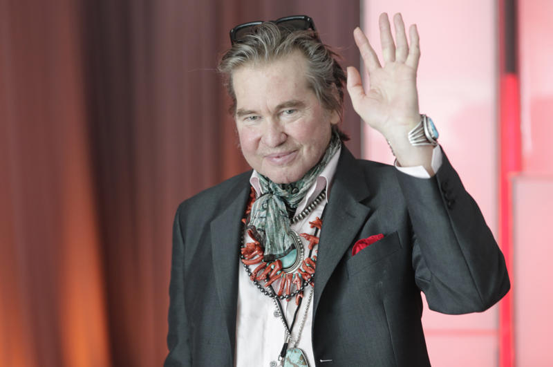 Val Kilmer José Mujica, Mario Vargas Llosa, Val Kilmer, George Foreman, Gene Hackman, Michelle Trachtenberg, Wayne Osmond, Brenton Wood, The Vivienne, Mike Rinder, Brian Matusz, Jean-Marie Le Pen, Peter Yarrow, Sam Moore, Tony Slattery, David Lynch, Joan Plowright, Lynn Ban