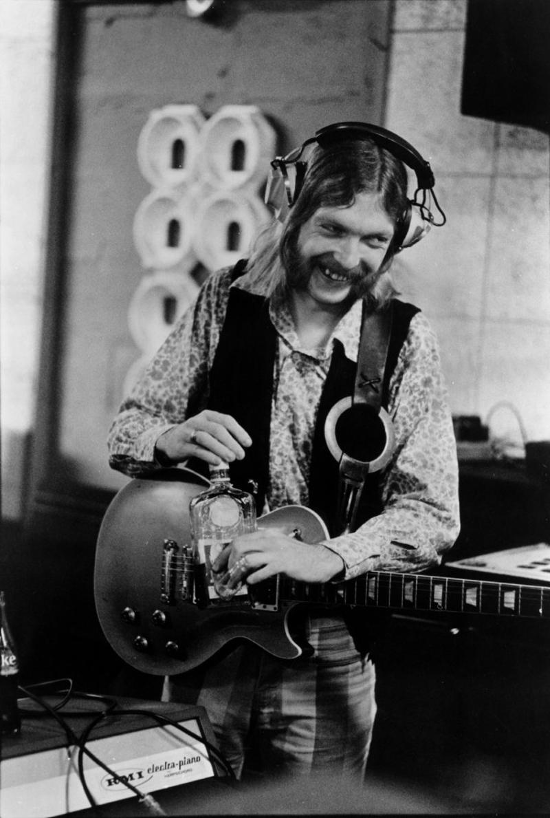 Gibson 1957 Les Paul (Duane Allman) – US$1.25 million Martin 1930 OM-45 Deluxe (Roy Rogers) – US4,500, Fender 1965 Stratocaster (Jimi Hendrix) – US0,000, Rex Acoustic (Paul McCartney) – US5,000, Rickenbacker 1962 425 (George Harrison) – US7,000, Gibson 1964 ES-335 TDC (Eric Clapton) – US7,500, Fender 'Blackie' Stratocaster (Eric Clapton) – US9,500, Gibson 1959 Les Paul Standard (Keith Richards) – US million, Gibson 1957 Les Paul (Duane Allman) – US.25 million, Martin 1942 D-18 (Elvis Presley) – US.32 million, Fender 1954 Stratocaster (David Gilmour) – US.815 million, Gibson 1962 J-160E (John Lennon) – US.41 million, Kramer Custom (Eddie Van Halen) – US.932 million, Fender 1969 Mustang (Kurt Cobain) – US.6 million