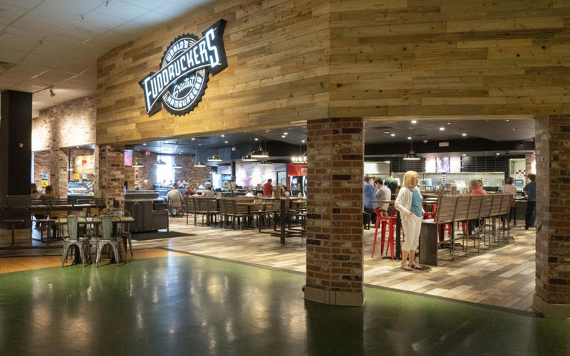 Fuddruckers Culver's, Five Guys, In-N-Out Burger, Shake Shack, McDonald's, Burger King, Smashburger, Jack in the Box, Whataburger, Steak 'n Shake, Fuddruckers, Fatburger, Carl's Jr.