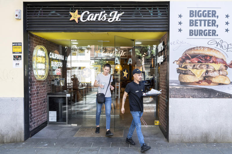 Carl's Jr. Culver's, Five Guys, In-N-Out Burger, Shake Shack, McDonald's, Burger King, Smashburger, Jack in the Box, Whataburger, Steak 'n Shake, Fuddruckers, Fatburger, Carl's Jr.