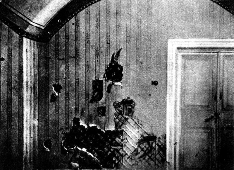 Assassination of the Romanov family, 1918 Assassination of Abraham Lincoln, 1865, Assassination of Shinzo Abe, 2022, Assassination of Archduke Franz Ferdinand, 1914, Assassination of Julius Caesar, 44 BCE, Assassination of the Romanov family, 1918, Assassination of Federico García Lorca, 1936, Assassination of Reinhard Heydrich, 1942, Assassination of John F. Kennedy, 1963, Assassination of Malcolm X, 1965, Assassination of Robert F. Kennedy, 1968, Assassination of Georgi Markov, 1978, Assassination of Louis Mountbatten, 1979, Assassination of Indira Gandhi, 1984, Assassination of Yitzhak Rabin, 1995, Assassination of Rafik Hariri, 2005, Assassination of Alexander Litvinenko, 2006, Assassination of Benazir Bhutto, 2007