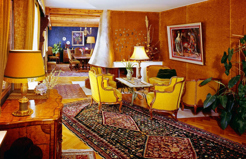 1970s homewares that have disappeared from our homes, Beanbags, Wood panelling, Avocado bathroom suites, Carpeted bathrooms, Linoleum floors, Boxy TVs, Brick fireplaces, Patterned carpet, Alarm clocks, Patterned wallpaper, Conversation pits, Floral sofas, Push button phones, Stereo systems, Fringing on furniture, Electric carving knives, Waterbeds, Fondue sets, Brass ornaments, Velvet everywhere, Zebra rugs