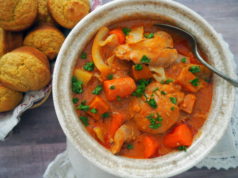 Mafe (West Africa) Tagine (Morocco, Tunisia, Algeria), Bazin (Libya), Banku (Ghana), Chakalaka (South Africa), Akara (West Africa), Haraimi (Libya), Bunny Chow (South Africa), Zanzibar pizza (Tanzania), Braai (South Africa), Suya (Nigeria), Injera (Ethiopia, Eritrea), Mafe (West Africa), Pastilla (Morocco), Doro Wat (Ethiopia), Fufu (West Africa), Gorraasa (Sudan)