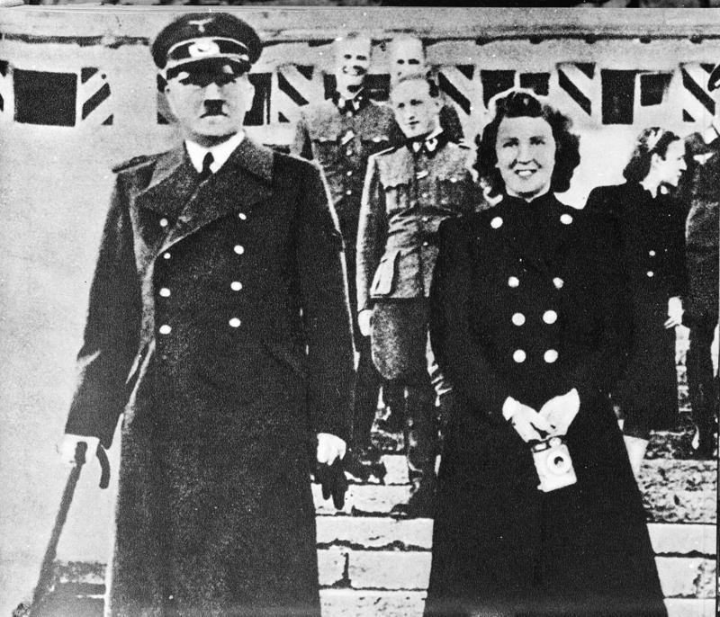 Hitler's remains The day Hitler died, The Red Army was advancing on Berlin, The death of Mussolini affected Hitler, A notary was present, Last goodbyes, Hitler wanted to set an example, Hitler expelled several of his men before he died, Hitler's remains, By then, several concentration camps had already been liberated, Germany was in ruins, The Cold War had already begun, German scientists were getting ready to flee