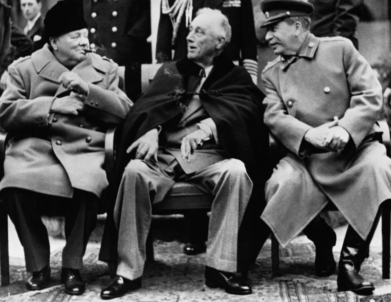 The Cold War had already begun The day Hitler died, The Red Army was advancing on Berlin, The death of Mussolini affected Hitler, A notary was present, Last goodbyes, Hitler wanted to set an example, Hitler expelled several of his men before he died, Hitler's remains, By then, several concentration camps had already been liberated, Germany was in ruins, The Cold War had already begun, German scientists were getting ready to flee