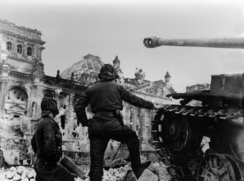The Red Army was advancing on Berlin The day Hitler died, The Red Army was advancing on Berlin, The death of Mussolini affected Hitler, A notary was present, Last goodbyes, Hitler wanted to set an example, Hitler expelled several of his men before he died, Hitler's remains, By then, several concentration camps had already been liberated, Germany was in ruins, The Cold War had already begun, German scientists were getting ready to flee