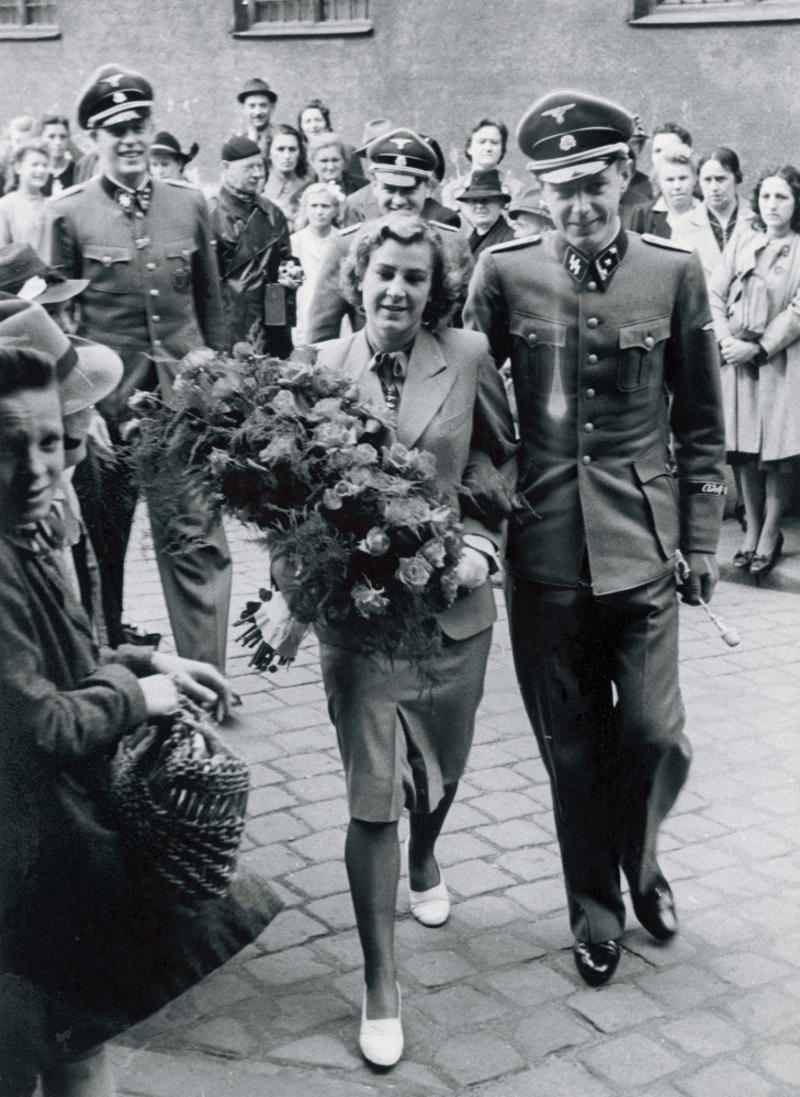 Last goodbyes The day Hitler died, The Red Army was advancing on Berlin, The death of Mussolini affected Hitler, A notary was present, Last goodbyes, Hitler wanted to set an example, Hitler expelled several of his men before he died, Hitler's remains, By then, several concentration camps had already been liberated, Germany was in ruins, The Cold War had already begun, German scientists were getting ready to flee