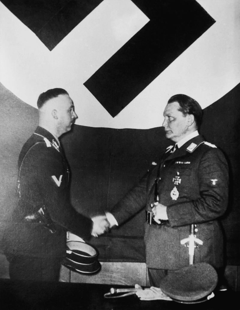 Hitler expelled several of his men before he died The day Hitler died, The Red Army was advancing on Berlin, The death of Mussolini affected Hitler, A notary was present, Last goodbyes, Hitler wanted to set an example, Hitler expelled several of his men before he died, Hitler's remains, By then, several concentration camps had already been liberated, Germany was in ruins, The Cold War had already begun, German scientists were getting ready to flee