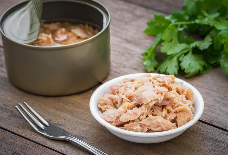Canned tuna Skipping breakfast, Sedentary lifestyle, Drinking too much coffee, Enjoying a smoke, Sleep deprivation, Slow down on the alcohol, Eating too much fast food, Canned tuna, Spending hours in front of the computer, Salt and salty foods, Processed meats, Sugar and processed foods, Pollution, Overeating, Lack of physical and mental stimulation