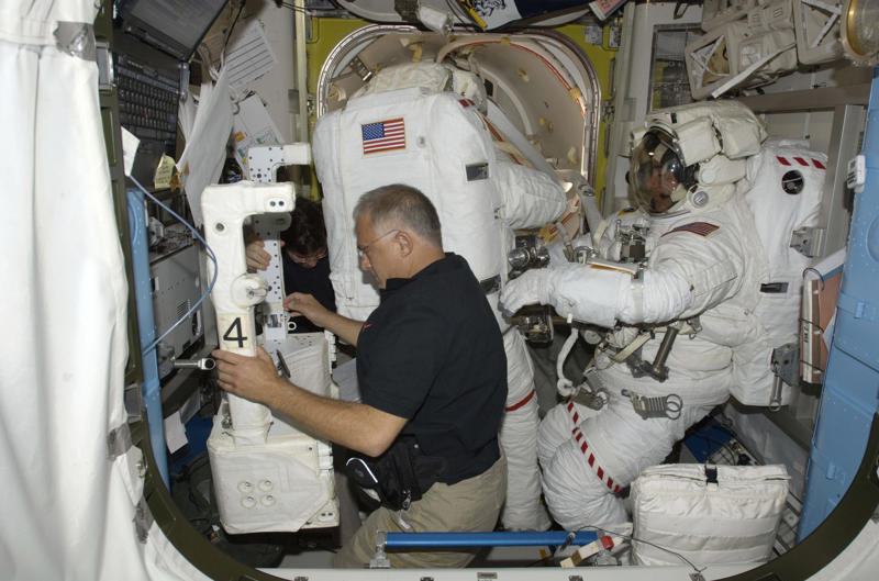 Team work Blastoff!, Staying healthy, Drifting, Northern Lights, Preparing for deliveries, Spacewalk, Space music, Fish-eye effect, Basic hygiene, Team work, Munchies, Tragedy looming, Space tourist