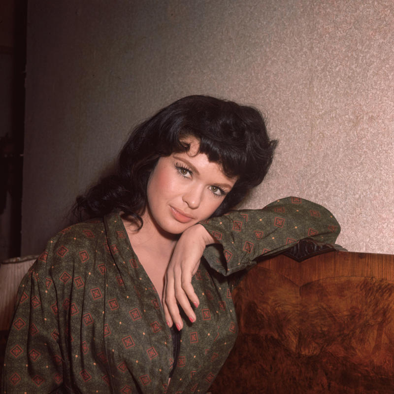 What's in a name?, Natural performer, Working girl, Serial bride, Deception, Swimming pool, Pretty in pink, Beauty pageants, Custody battle, Working man's Monroe, A close call