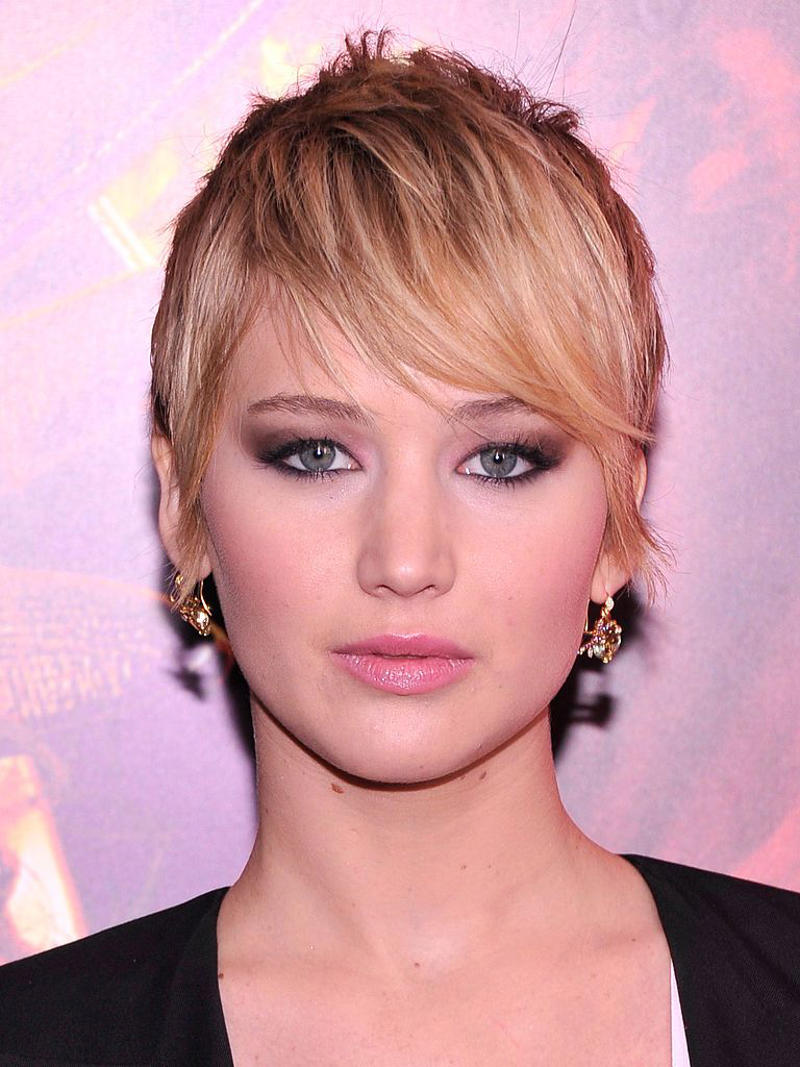 Wavy Side Bob, Shaggy Mullet, Old Hollywood Bob, Choppy Pixie, Slicked-Back Bob , Curtain Bangs and Wet-Look Waves , Slicked to the Side Lob, Straight Pixie Cut , Sweeping Bangs and Layers , Sideswept and Spiky Pixie, Pixie with Fauxhawk , Blunt Bob , Wavy Lob with Side Part , Slicked Back with a Swoop, Voluminous Pixie , Sleek Lob with Side Part , Low Ponytail with Blunt Bangs , Updo with Baby Bangs , Old Hollywood Waves , Curly Bob , Bob with Feathered Bangs , Pompadour Pixie , Bob with Bangs , Piecey Pixie Cut , Wavy Bob , Natural Waves , High Bun with Curtain Bangs , Fauxhawk Updo , Shaggy Lob , Slicked-Back Faux Bob