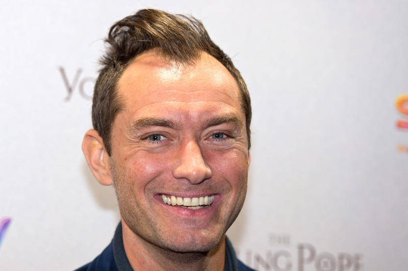 Emma Stone, Nicolas Cage, Al Pacino, Katy Perry, Tom Cruise, Jessica Chastain, Robert Downey Jr., John Travolta, Christina Aguilera, Demi Moore, Chris Rock, Kristen Stewart, Whoopi Goldberg, Mark Wahlberg, Charlize Theron, Lindsay Lohan, Steven Tyler, Michael J. Fox, Arnold Schwarzenegger, David Bowie, Ryan Gosling, Avril Lavigne, Nicole Kidman, Jude Law, Gisele Bündchen, Ozzy Osbourne, Kelly Osbourne, Keanu Reeves, Catherine Zeta-Jones, Kate Winslet, Russell Crowe, Colin Farrell, Elton John, Harry Styles, Naomi Watts, Pierce Brosnan, Daniel Radcliffe, Orlando Bloom, Ringo Starr, Boy George