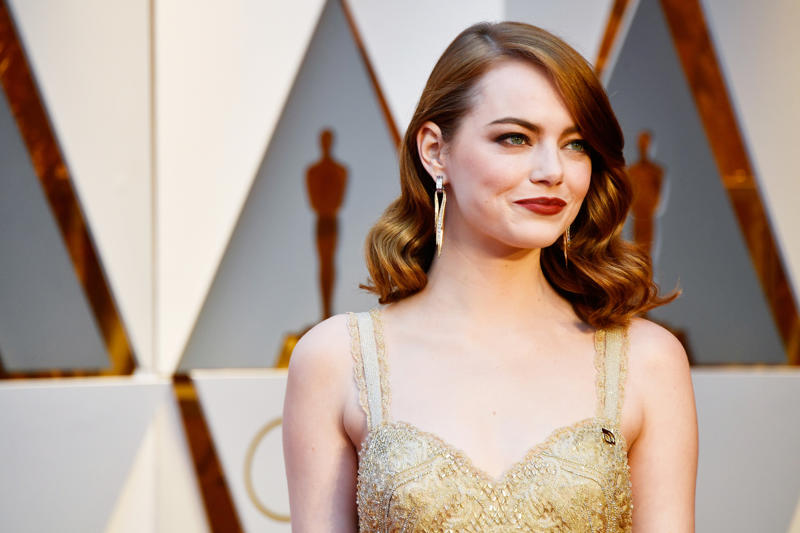Emma Stone, Nicolas Cage, Al Pacino, Katy Perry, Tom Cruise, Jessica Chastain, Robert Downey Jr., John Travolta, Christina Aguilera, Demi Moore, Chris Rock, Kristen Stewart, Whoopi Goldberg, Mark Wahlberg, Charlize Theron, Lindsay Lohan, Steven Tyler, Michael J. Fox, Arnold Schwarzenegger, David Bowie, Ryan Gosling, Avril Lavigne, Nicole Kidman, Jude Law, Gisele Bündchen, Ozzy Osbourne, Kelly Osbourne, Keanu Reeves, Catherine Zeta-Jones, Kate Winslet, Russell Crowe, Colin Farrell, Elton John, Harry Styles, Naomi Watts, Pierce Brosnan, Daniel Radcliffe, Orlando Bloom, Ringo Starr, Boy George