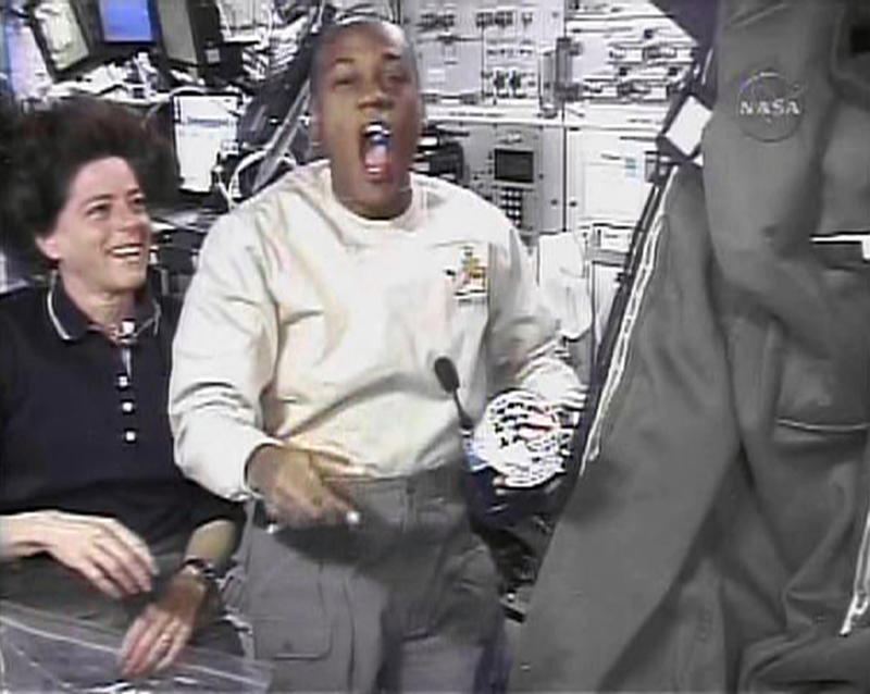 Munchies Blastoff!, Staying healthy, Drifting, Northern Lights, Preparing for deliveries, Spacewalk, Space music, Fish-eye effect, Basic hygiene, Team work, Munchies, Tragedy looming, Space tourist