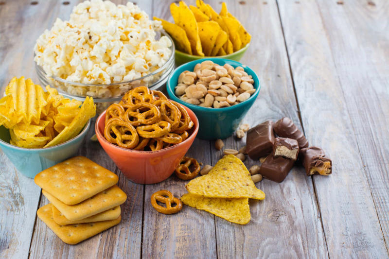 Unhealthy snacking Doomscrolling, Looking at the mirror every morning, Keeping your phone volume on or buzzing, Scheduling too much, Eating in front of the TV, Preferring online to offline relationships, Poor posture, Running over tomorrow’s to-do list before bed, Unhealthy snacking, Being sedentary, Exercising too much or in bad form, Not winding down for bed
