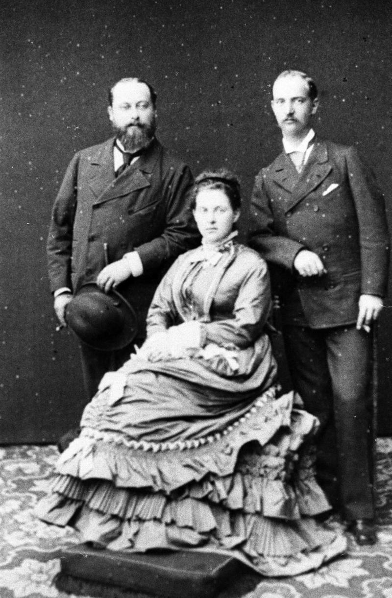 Links to Greece Queen Victoria, Reshaping Europe, A plan for peace, Strategic marriages, The German strategy, A divided Germany, Prince Arthur, Princess Alice, Prince Leopold, Prince Alfred, Union with Russia, Links to Greece, The grandchildren, King George V, Alexandra Feodorovna, Russian Revolution, Princess Marie, World War I, Modern royal marriages