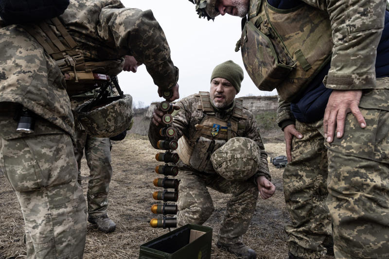 Firing high-explosive rounds Will the meeting end the war?, A meeting unlike any other, Trump’s criticism of Zelensky, Zelensky’s political problems, Trump’s assaults on Ukraine, Everything came to a head, Attacking Zelensky over Crimea, Trump’s public statement, A Russian attack on Ukraine, Trump’s criticism of Putin, The meeting at the Vatican, A short and productive talk, Zelensky’s point of view, A reliable and lasting peace, Trump’s comments on the meeting, Another rebuke of Putin, What will happen now?