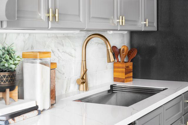 Honey Oak Wood, Raised Panel Doors, Flashy Gold Hardware, High Gloss Finishes, Open Shelving Everywhere