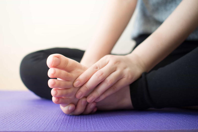 Foot ulcers, Leg cramps, Toe pain, Productive cough, Jaw pain, Leg hair loss, Leg heaviness, Throat tightness, Swollen feet or ankles, Sudden nausea, Irregular heartbeat, Arm or shoulder pain, Chronic fatigue, Abdominal pain, Chronic snoring, Panic attack?, Difficulty breathing, Slow heart rate