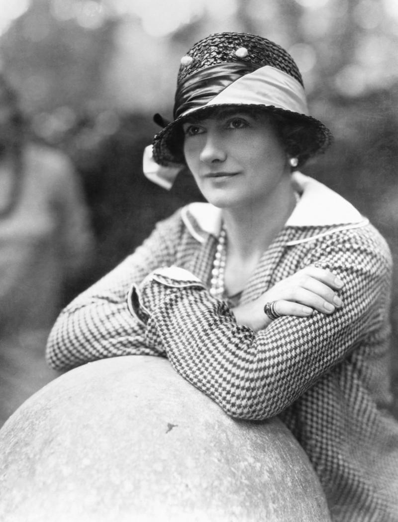 Birth Who was Coco Chanel?, The move to Moulins, Relationships, "Luxury must be comfortable, otherwise it is not luxury", Chanel No. 5, Operation Modelhut, Anti-Semitism, Move to Switzerland, A return to fashion?, 1954 fashion show