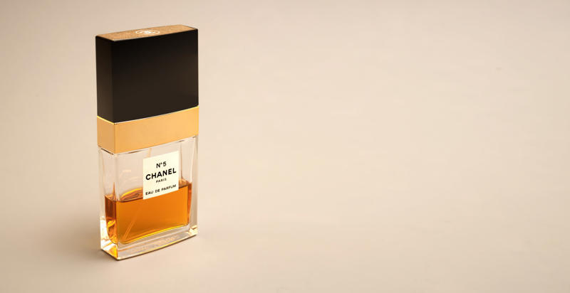Chanel No. 5 Who was Coco Chanel?, The move to Moulins, Relationships, "Luxury must be comfortable, otherwise it is not luxury", Chanel No. 5, Operation Modelhut, Anti-Semitism, Move to Switzerland, A return to fashion?, 1954 fashion show