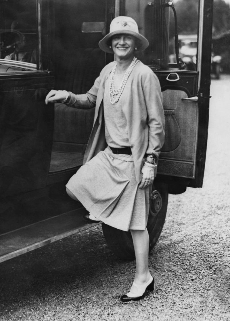 Death Who was Coco Chanel?, The move to Moulins, Relationships, "Luxury must be comfortable, otherwise it is not luxury", Chanel No. 5, Operation Modelhut, Anti-Semitism, Move to Switzerland, A return to fashion?, 1954 fashion show