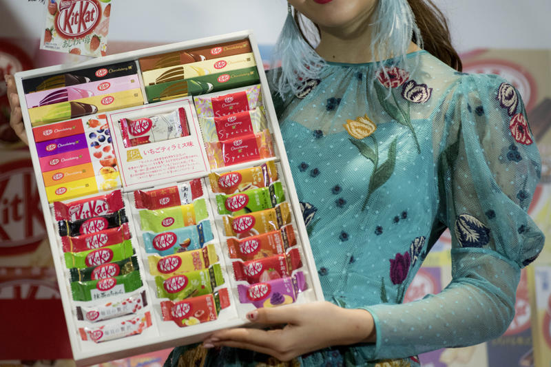 Limited edition Kit Kats Lots of vending machines...selling lots of things!, Free tissues, Limited edition Kit Kats, You can stay at a capsule hotel, Quirky and utterly expensive fruits, Fake display food, Maid/butler cafés, Randoseru backpacks, Automatic taxi doors, Foothbaths everywhere, Drinking in public, Wet towels, Wearing a mask is common, Elevator girls
