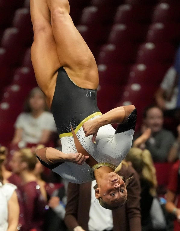 Extraordinary photos from the NCAA Tuscaloosa Gymnastics Regional