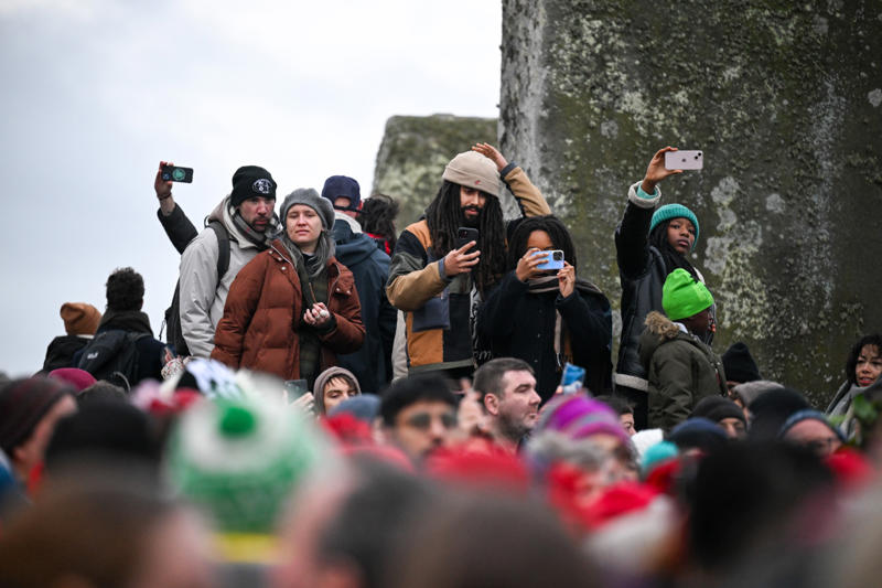 UNESCO World Heritage Site Stonehenge, UNESCO World Heritage Site, Summer and winter solstices, Religious significance, Political alliance, Deliberate, Political, World of ancient communities, First contact, Beaker people, New way to look at history