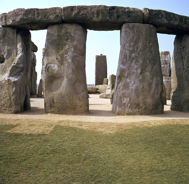 Altar stone Stonehenge, How was Stonehenge built?, Complexities, Ancient calendar, Astronomical events, Ritualistic, Early farming communities, Altar stone, Microcosm, Purpose may have been missed, Altar stone installed 2,500 BCE, Second stage, Failure to unite newcomers