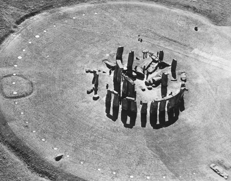 First contact Stonehenge, UNESCO World Heritage Site, Summer and winter solstices, Religious significance, Political alliance, Deliberate, Political, World of ancient communities, First contact, Beaker people, New way to look at history