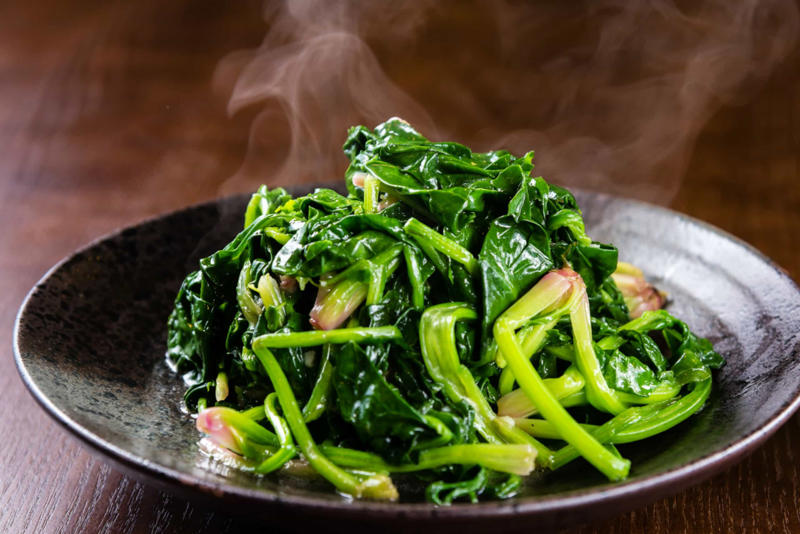 Spine health, Proper nutrition, What to eat for good spine health, Plant-based proteins, Leafy green vegetables, Omega-3 fatty acids, Herbs and spices, Rosemary, Red grapes, Reduce swelling, boost nerve function, Go bananas!, Are you nuts?