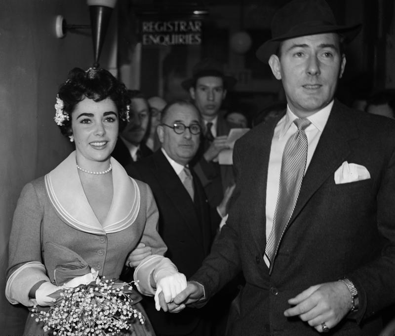Elizabeth Taylor Lady Diana Spencer, Pippa Middleton, Audrey Hepburn, Letizia Ortiz, Meghan Markle, Yoko Ono, Camilla Parker Bowles, Elizabeth Taylor, Wallis Simpson, Zara Phillips, Nicky Hilton, Grace Kelly, Michelle Obama, Autumn Kelly, Serena Stanhope, Princess Margaret, Mia Farrow, Poppy Delevingne