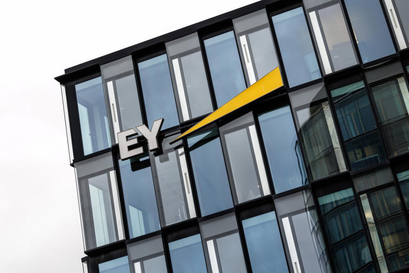 10. Ernst & Young (87.11) 30. Intel (83.76), 29. Pfizer (83.97), 28. Coca-Cola (83.97), 27. Danaher (83.98), 26. Walmart (84.41), 24. Booz Allen Hamilton (84.45), 22. Morgan Stanley (84.51), 21. Honeywell (84.91), 20. Citigroup (84.44), 18. ExxonMobil (85.20), 16. Hewlett Packard Enterprise (85.76), 14. JPMorgan Chase (86.27), 12. KPMG (86.85), 10. Ernst & Young (87.11), 8. Deloitte (87.50), 6. PwC (89.55), 4. Accenture (90.69), 2. IBM (93.02)