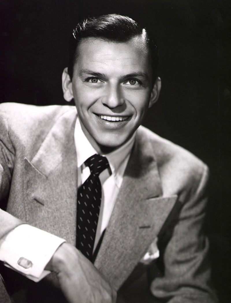 Elvis Presley (1935-1977), Tony Curtis (1925-2010), Harry Houdini (1874-1926), Elizabeth Taylor (1932-2011), John F. Kennedy (1917-1963), Frank Sinatra (1915-1998), Roald Dahl (1916-1990), Ronnie Van Zant (1948-1977), William S. Burroughs (1914-1997), Humphrey Bogart (1899-1957), Miles Davis (1926-1991), Wild Bill Hickok (1837-1876), George Burns (1896-1996), Alexander McQueen (1969-2010), Bela Lugosi (1882-1956), David Brenner (1936-2014), Stan Musial (1920-2013), Tiny Tim (1932-1996)