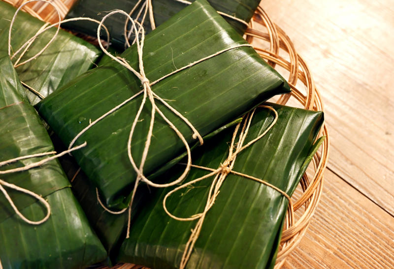 The science, Where did banana leaves originate from?, The myth behind eating on a banana leaf, Is banana leaf hygienic?, Tree or herb?, Philippines, Malaysia, Sri Lanka, Thailand, Indonesia, Singapore, Rice panki, Caribbean pastelles