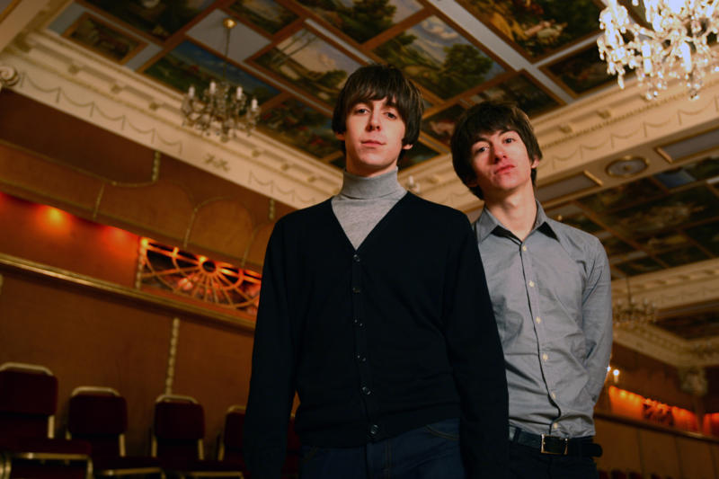 The Last Shadow Puppets Velvet Revolver, Traveling Wilburys, Audioslave, The Honeydrippers, Rat Pack, Electronic, Mad Season, The Dead Weather, Chickenfoot, Temple of the Dog, The Good The Bad And The Queen, A Perfect Circle, Giraffe Tongue Orchestra, The Last Shadow Puppets
