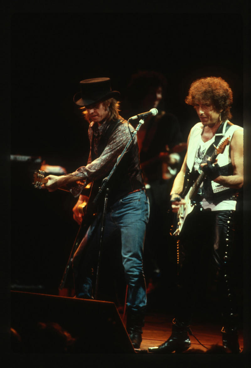 Traveling Wilburys Velvet Revolver, Traveling Wilburys, Audioslave, The Honeydrippers, Rat Pack, Electronic, Mad Season, The Dead Weather, Chickenfoot, Temple of the Dog, The Good The Bad And The Queen, A Perfect Circle, Giraffe Tongue Orchestra, The Last Shadow Puppets
