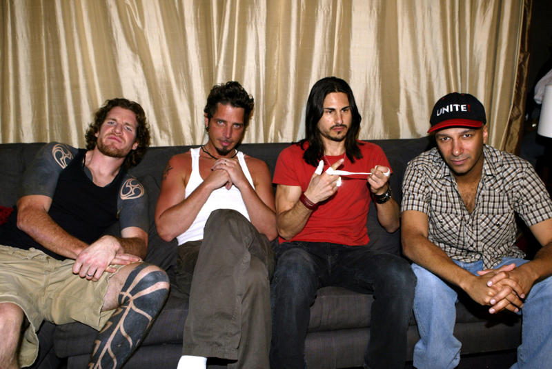 Audioslave Velvet Revolver, Traveling Wilburys, Audioslave, The Honeydrippers, Rat Pack, Electronic, Mad Season, The Dead Weather, Chickenfoot, Temple of the Dog, The Good The Bad And The Queen, A Perfect Circle, Giraffe Tongue Orchestra, The Last Shadow Puppets