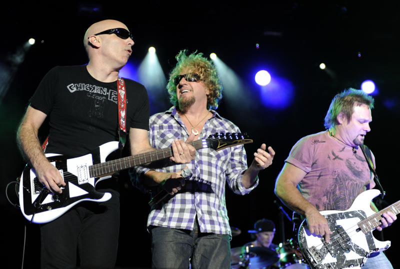 Chickenfoot Velvet Revolver, Traveling Wilburys, Audioslave, The Honeydrippers, Rat Pack, Electronic, Mad Season, The Dead Weather, Chickenfoot, Temple of the Dog, The Good The Bad And The Queen, A Perfect Circle, Giraffe Tongue Orchestra, The Last Shadow Puppets