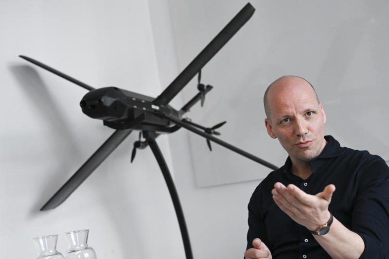 Helsing and Stark are ahead in drones A fighter jet with no pilot, Two promising trials, A pilot overseeing the trials, An autonomous mission, Ultra-fast learning, All thanks to AI, Superhuman performance, Not replacing pilots but assisting them, Europe joining forces, In the face of Russian threats, Deployment in a few years, A complex process, A gradual transition, Human vs. AI, A paradigm shift