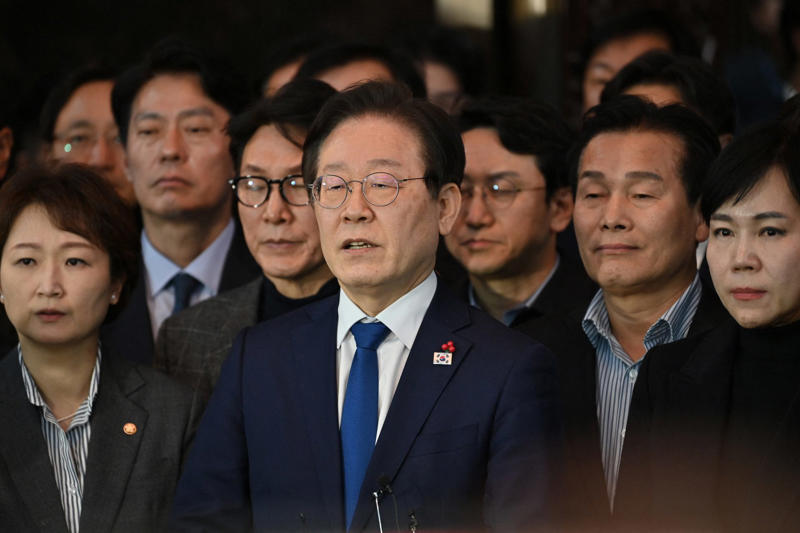 Donald Trump was more popular than most, What we know about the data, Narendra Modi — India, Lee Jae-myung — South Korea, Javier Milei — Argentina, Marc Carney — Canada, Anthony Albanese — Australia, Claudia Sheinbaum — Mexico, Karin Keller-Sutter — Switzerland, Donald Trump — United States, Donald Tusk — Poland, Giorgia Meloni — Italy, Cyril Ramaphosa — South Africa, Bart de Wever — Belgium, Friedrich Merz — Germany, Christian Stocker — Austria, Jonas Gahr Støre — Norway, Recep Tayyip Erdoğan — Türkiye, Ulf Kristersson — Sweden, Luiz Inácio Lula da Silva — Brazil, Hendrikus Schoof — Netherlands, Pedro Sánchez — Spain, Keir Starmer — United Kingdom, Shigeru Ishiba — Japan, Emmanuel Macron — France, Petr Fiala — Czechia